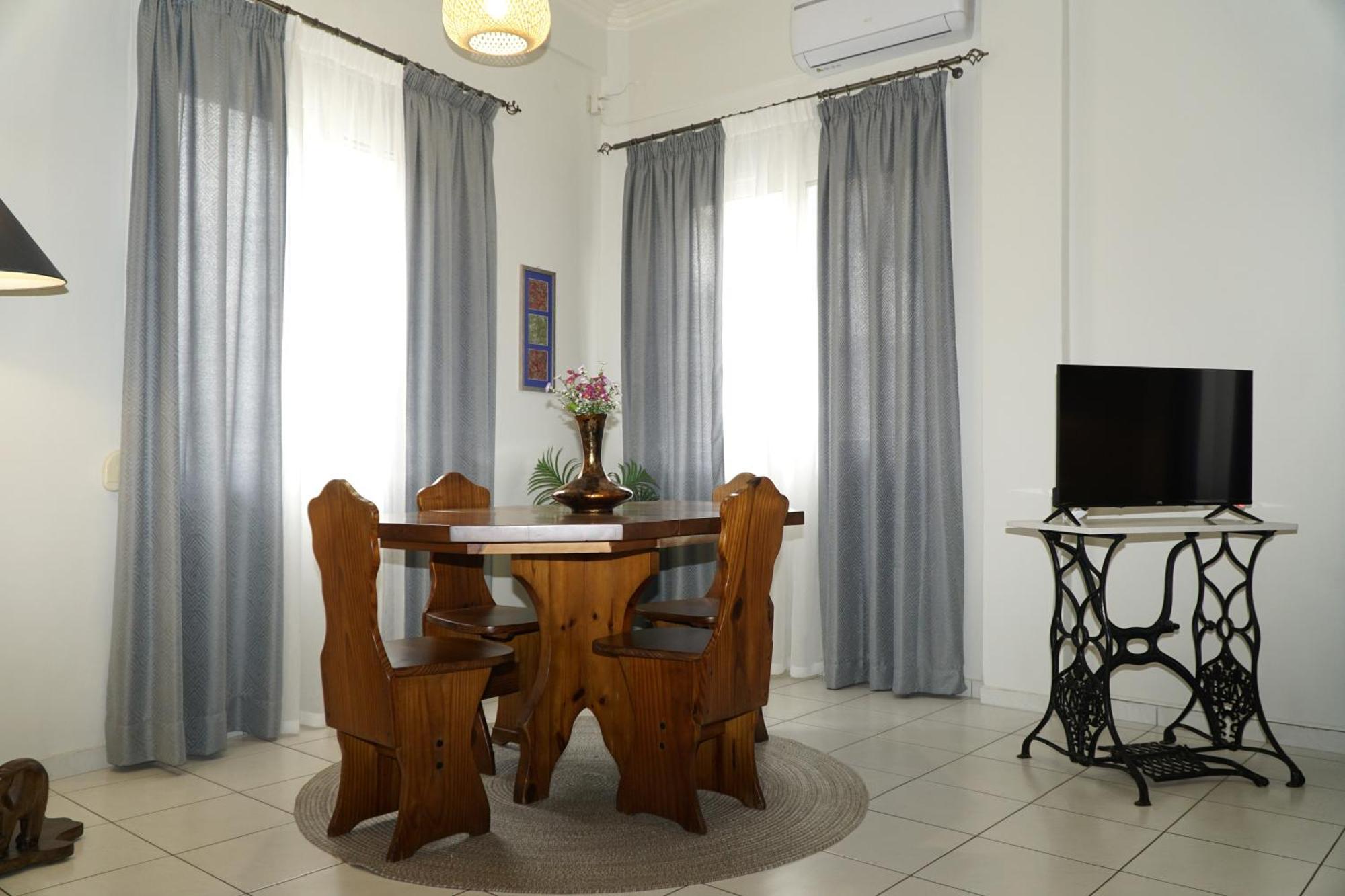Elegant Central Apartment *